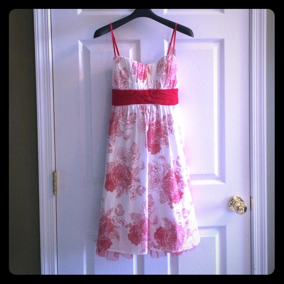 White and Red Summer Sundress, size 13 (juniors)