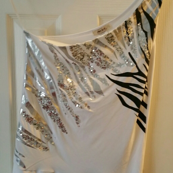 Cute Top nothing wrong with it just not my style