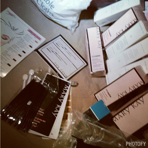 🔥 Flash Sale 🔥 Mary Kay Bag W/PRODUCTS - Picture 3 of 3