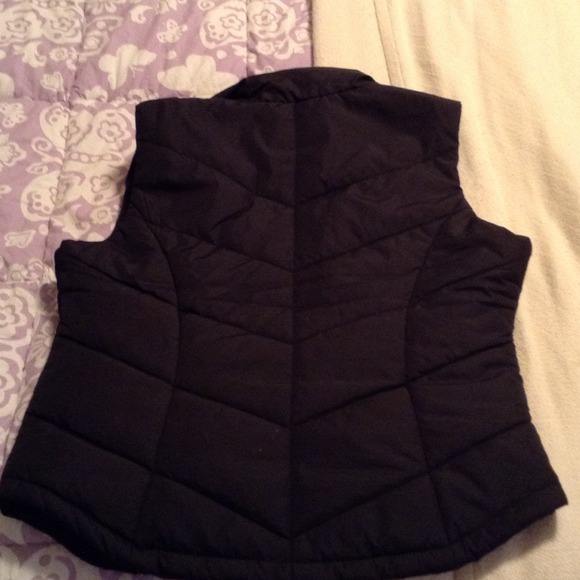 AEROPOSTALE VEST (new) - Picture 2 of 3