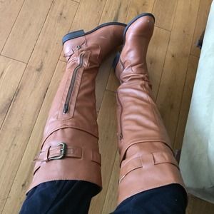 Tan/brown boots