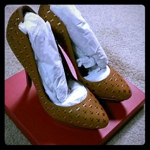 Charles Jourdan West Platform Pump