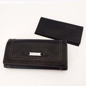 MICHAEL KORS Black Wallet + Checkbook Holder