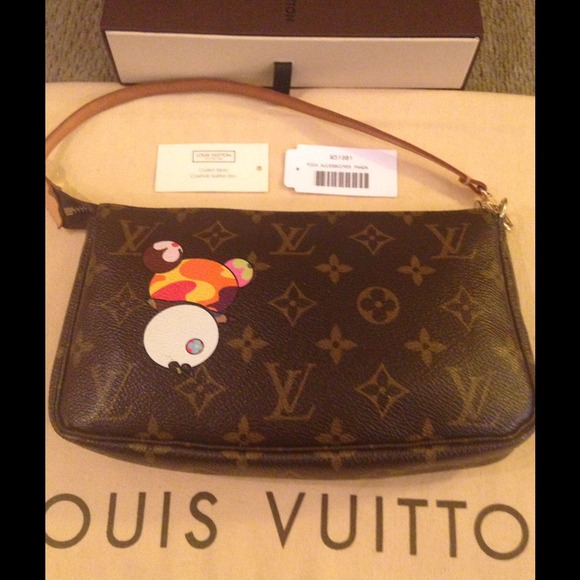 🐼Louis Vuitton Pouch🐼✋SOLD! - Picture 3 of 4