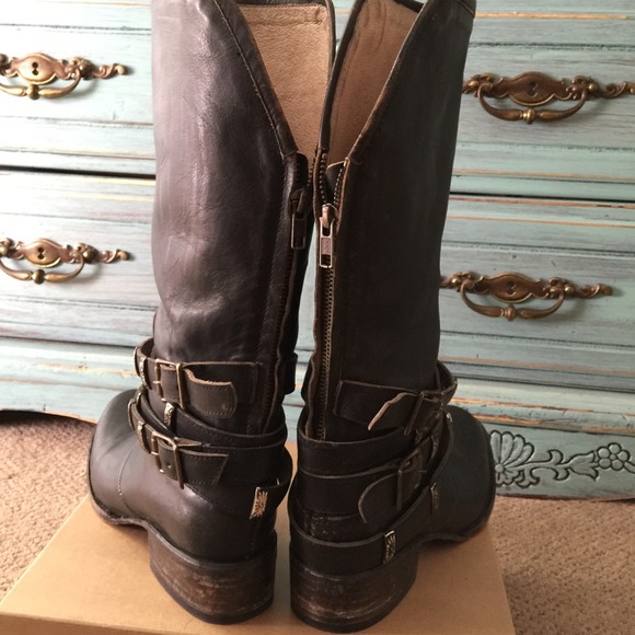 **SOLD**freebird dove boots - Picture 3 of 4