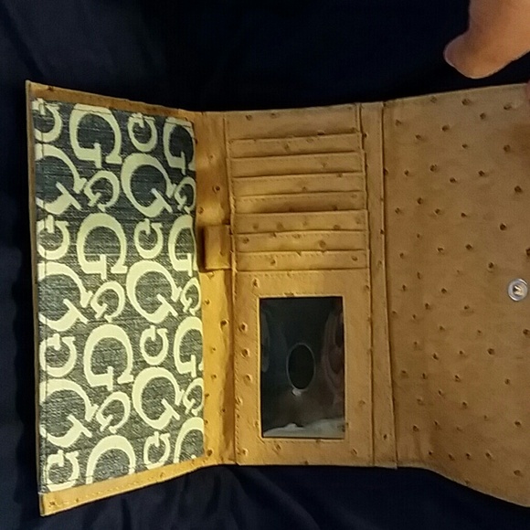 GUESS wallets - Picture 3 of 4