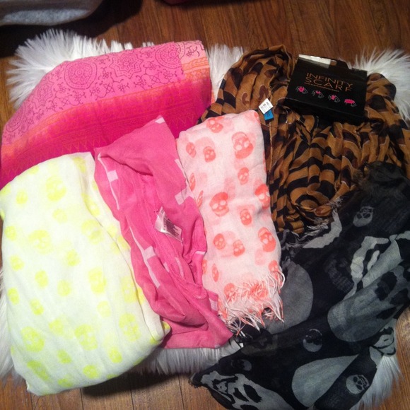 All different kinds of scarfs