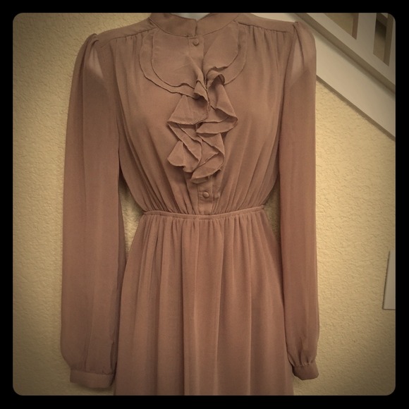 Ya Dresses & Skirts - Short dress with long sleeves