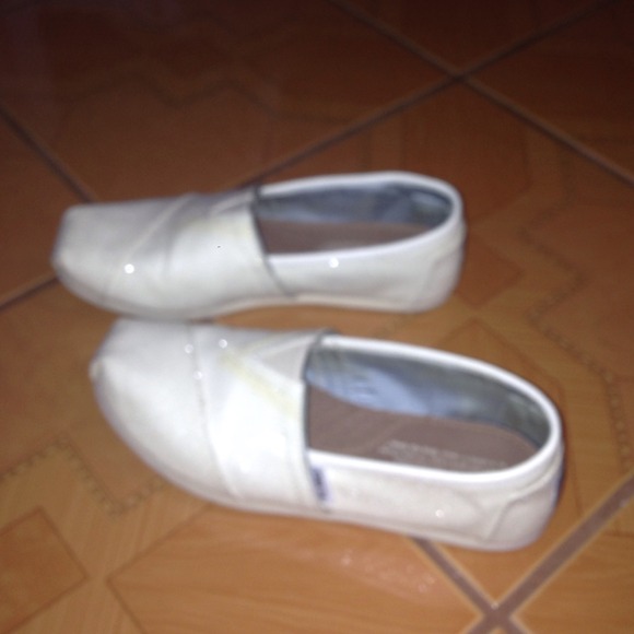 Toms white shoes - Picture 2 of 3