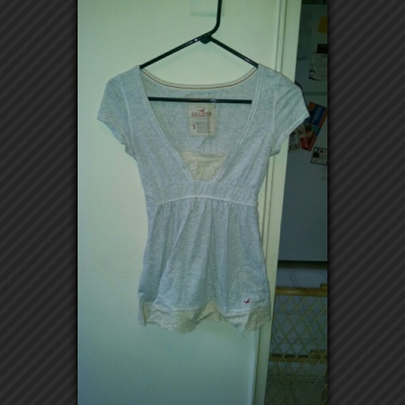 Grey t-shirt with white lace