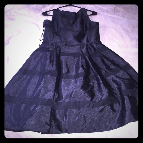 All Black Dress - Picture 1 of 2