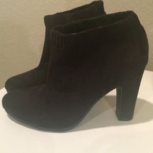 Black booties Sam and Libby brand