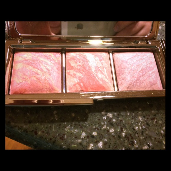 Hourglass Ambient Lighting Blush Palette