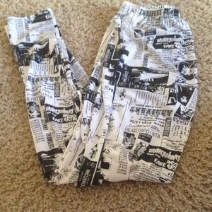 News print leggings black and white