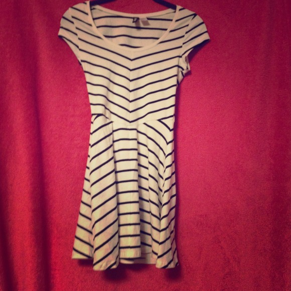 Black and White H&M Striped Dress