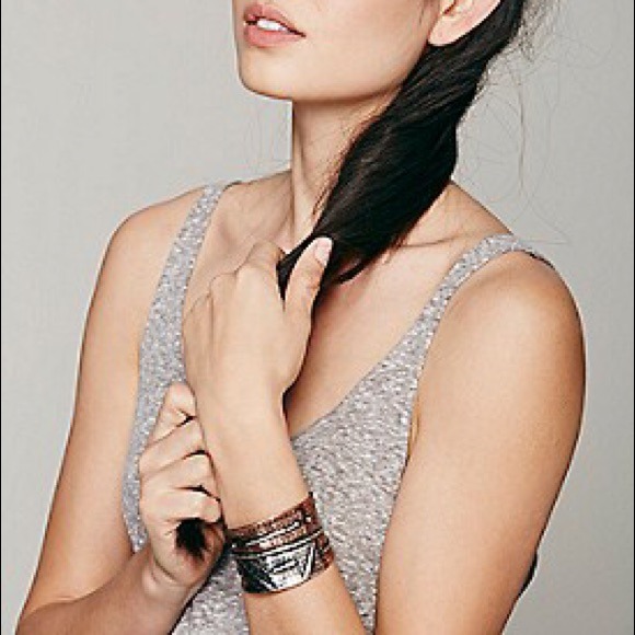 ❌Sold Out❌Free People Tarnished Cuff NWOT - Picture 4 of 4