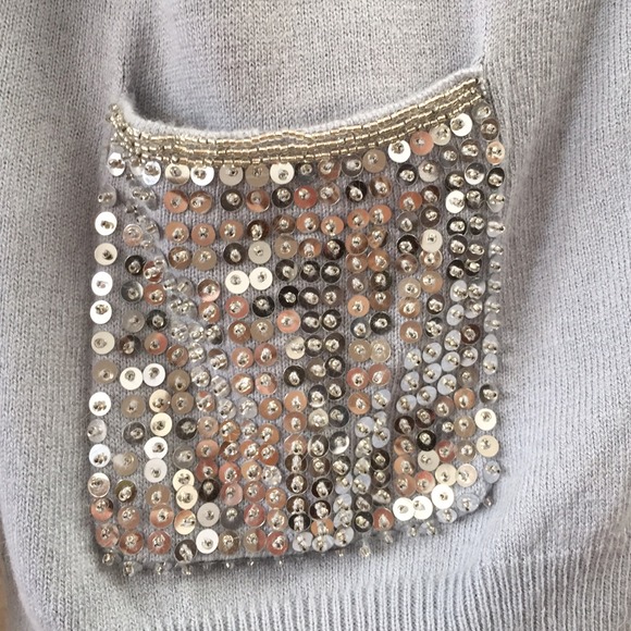 New Gray sweater! 🎀 - Picture 4 of 4