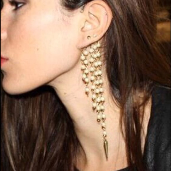 Ear cuff