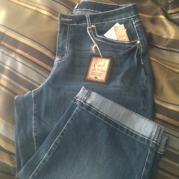 BNWT Embellished Capris