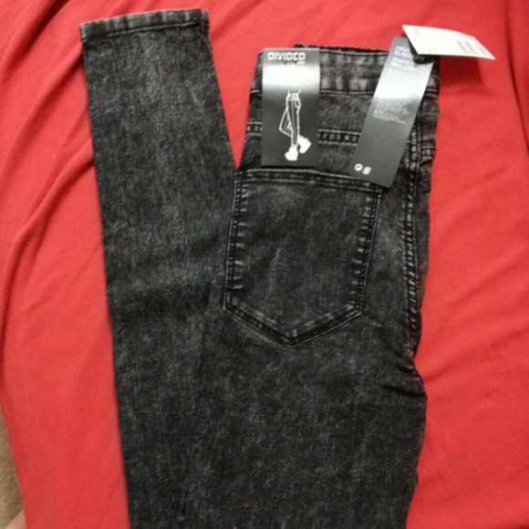 SOLD. H&M skinny jean