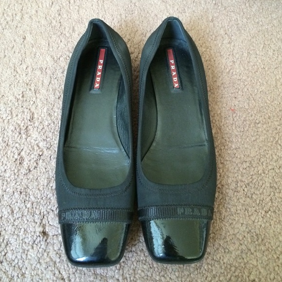 Prada flats - Picture 1 of 3