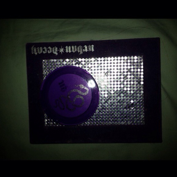 URBAN DECAY MAKEUP