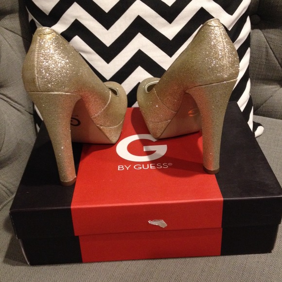 🎉2x HP🎉NWOT Sparkly gold platform pumps - Picture 3 of 4