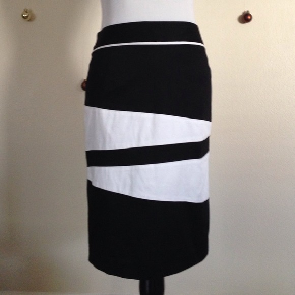 Black and white pencil skirt - Picture 1 of 2
