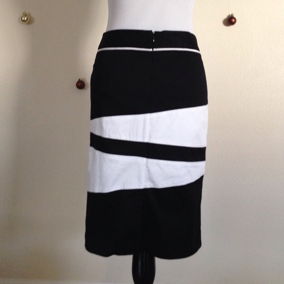 Black and white pencil skirt - Picture 2 of 2