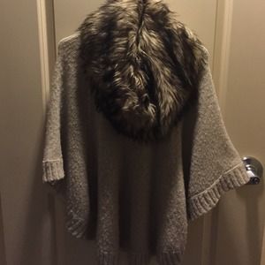 REDUCED ❗️❗️Michael Kors fur poncho. Cream color