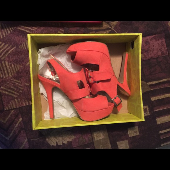 Heels - Picture 1 of 2