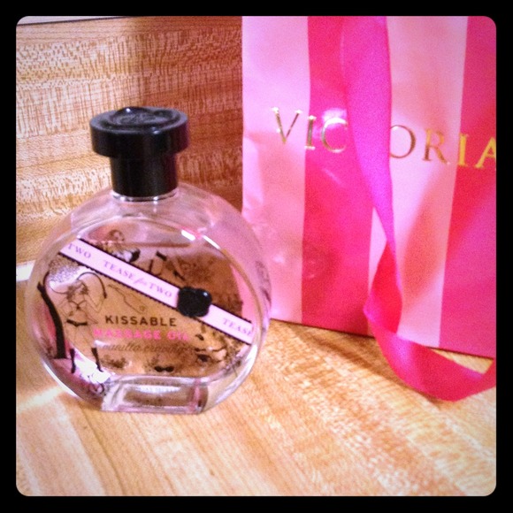 Victoria Secret Kissable Massage Oil