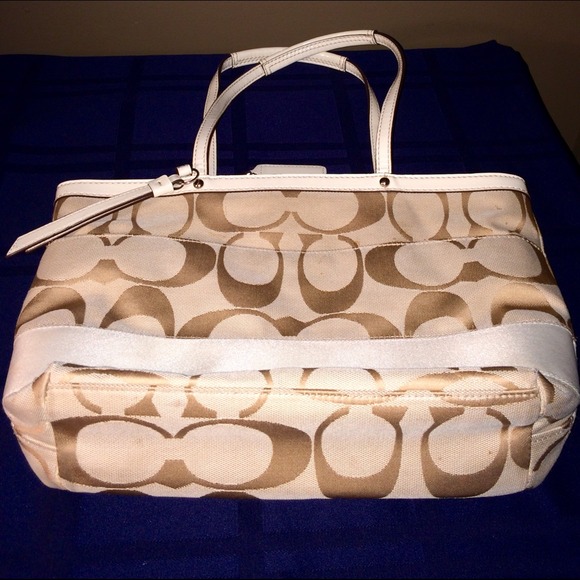 🌟SOLD🌟 COACH Tan Signature Stripe Purse Handbag - Picture 4 of 4