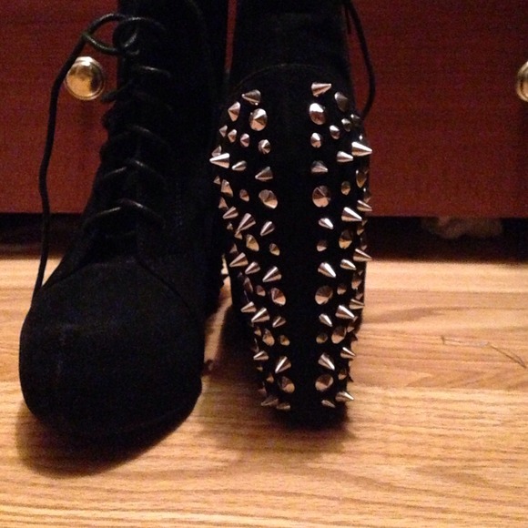 Spiked Back Black Wedges