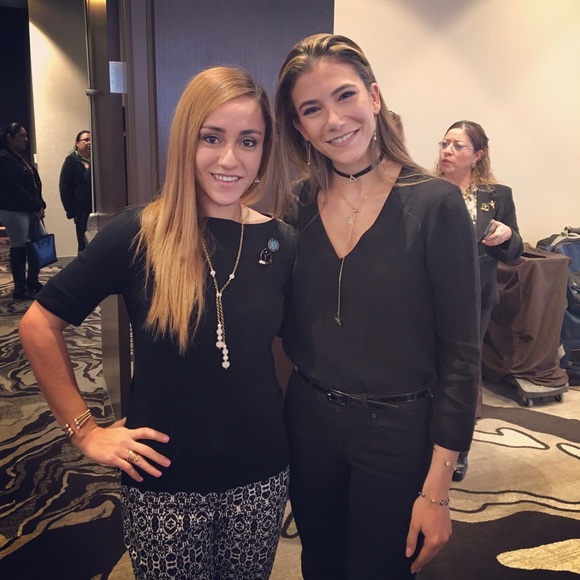 ❤️Meet the Posher❤️ - Picture 3 of 4