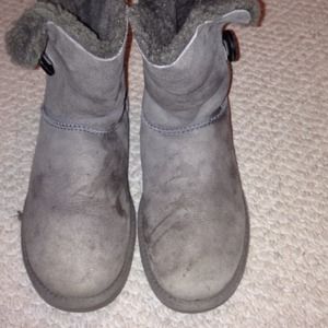 Bailey button gray uggs