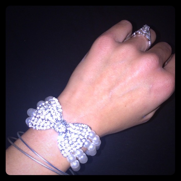 Charlotte Russe Accessories - Pearl bracelet with Diamond Bow🎀