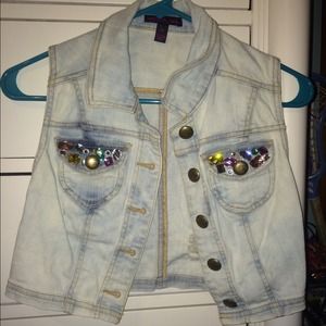 Denim studded jeweled Jean vest 👖 MUST GO**