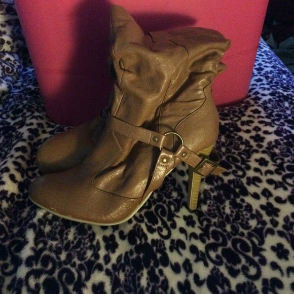 Boots. - Picture 2 of 2