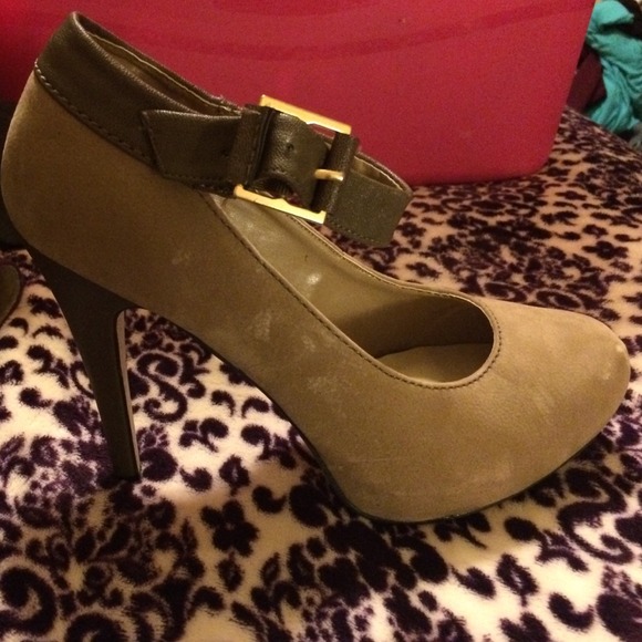 Tan heels with buckle