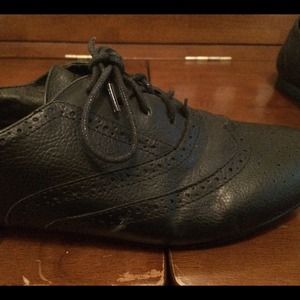 Steve Madden Black Wingtip Oxfords
