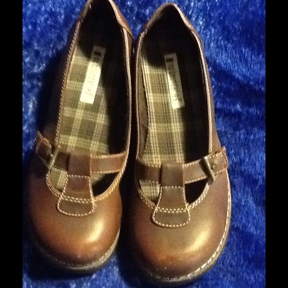 Cute Brown Slip-On Sz 6