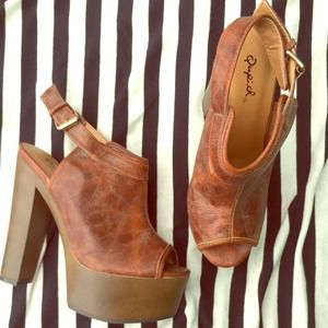Free shipping!! Platform vintage Looking Heels