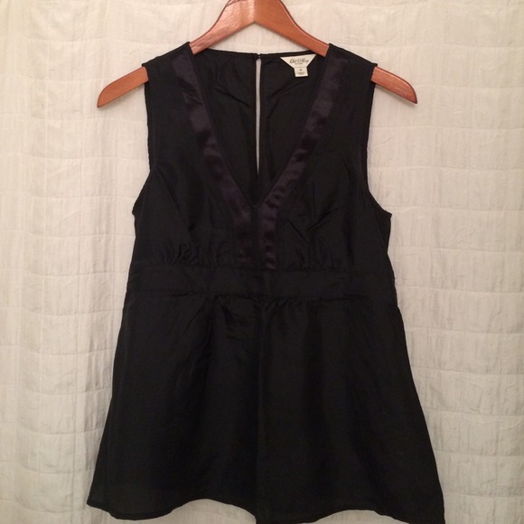 Old Navy Tops - Silk sleeveless blouse Old Navy Tops - Silk sleeveless blouse