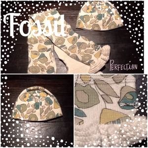 Items to bundle! Matching Fossil scarf and hat