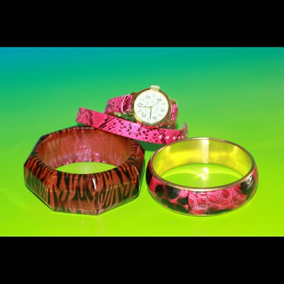 Pink Watch with two bangles - Picture 2 of 4
