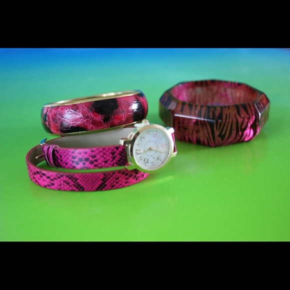 Pink Watch with two bangles - Picture 3 of 4