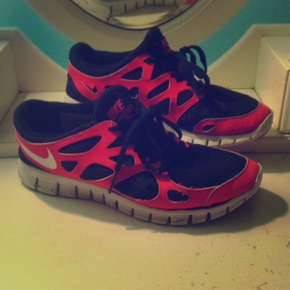 Pink & black free runs!