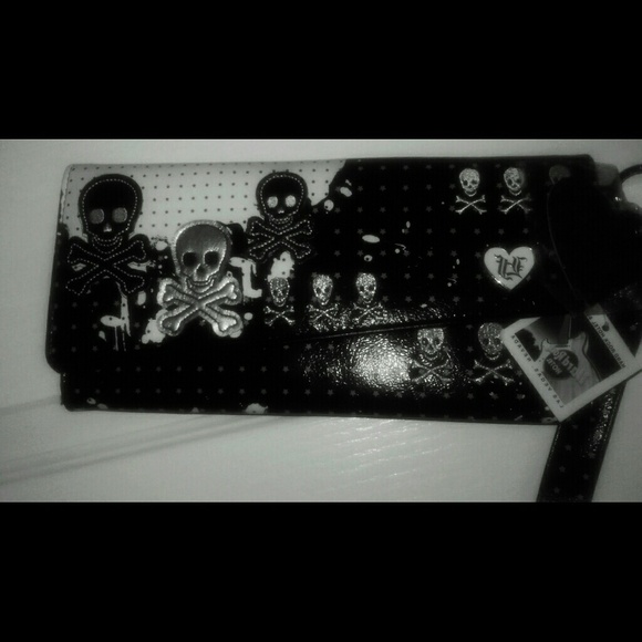 Loungefly Clutch:NWT