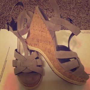 Gray/taupe wedges